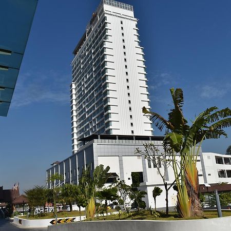 Tenera Hotel Bangi Extérieur photo The hotel in 2015