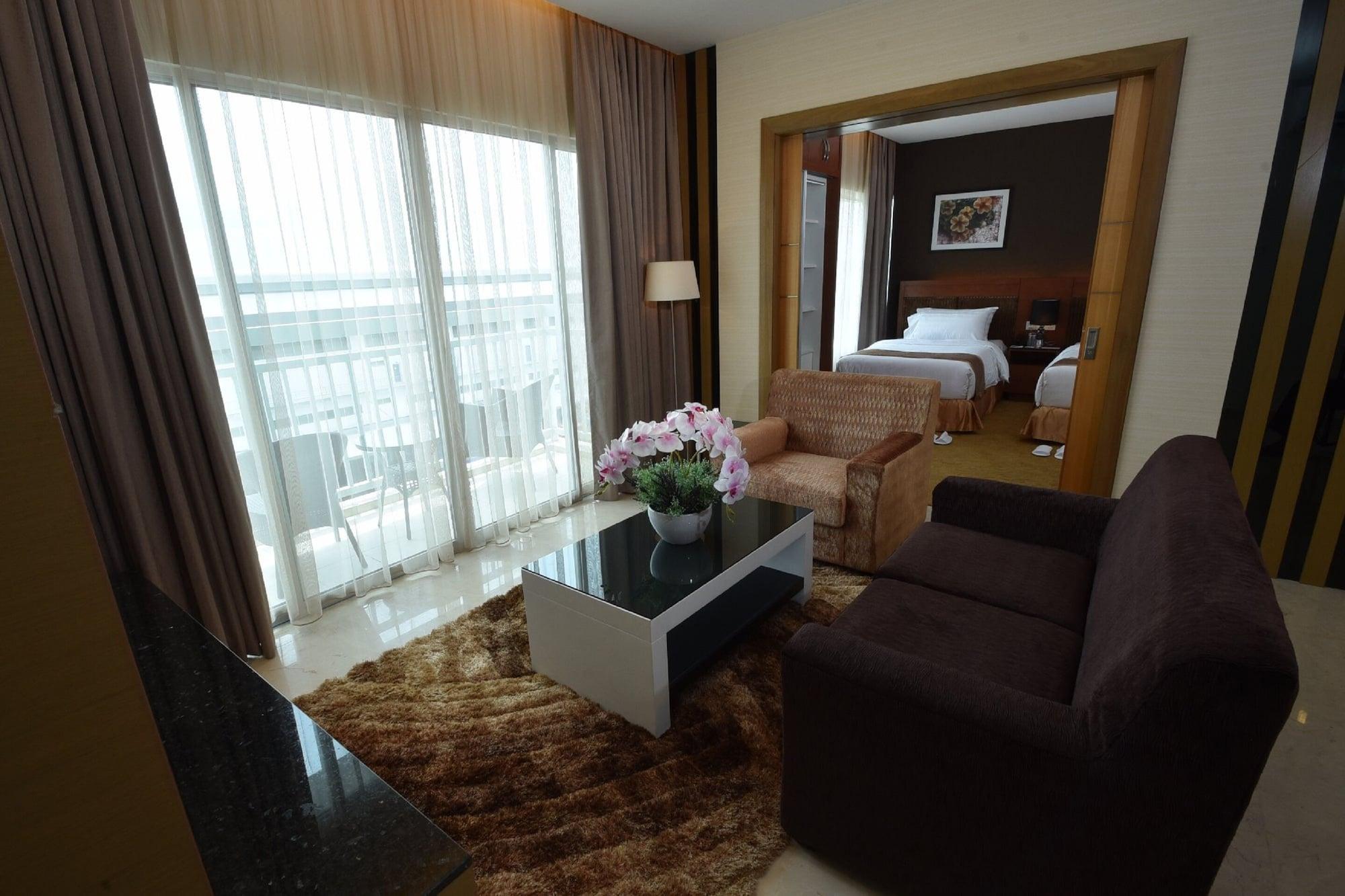 Tenera Hotel Bangi Extérieur photo Suite room