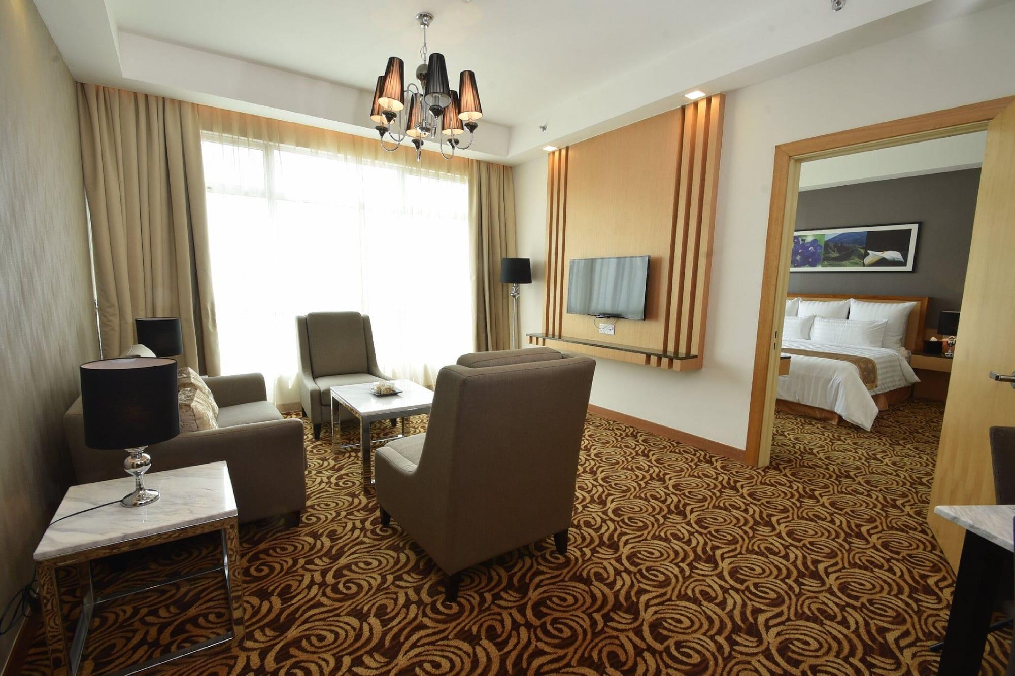 Tenera Hotel Bangi Extérieur photo Suite room
