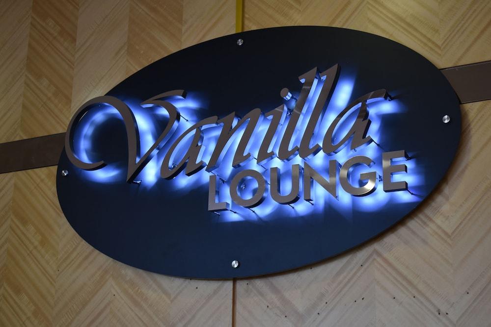 Tenera Hotel Bangi Extérieur photo Vanilla Lounge logo