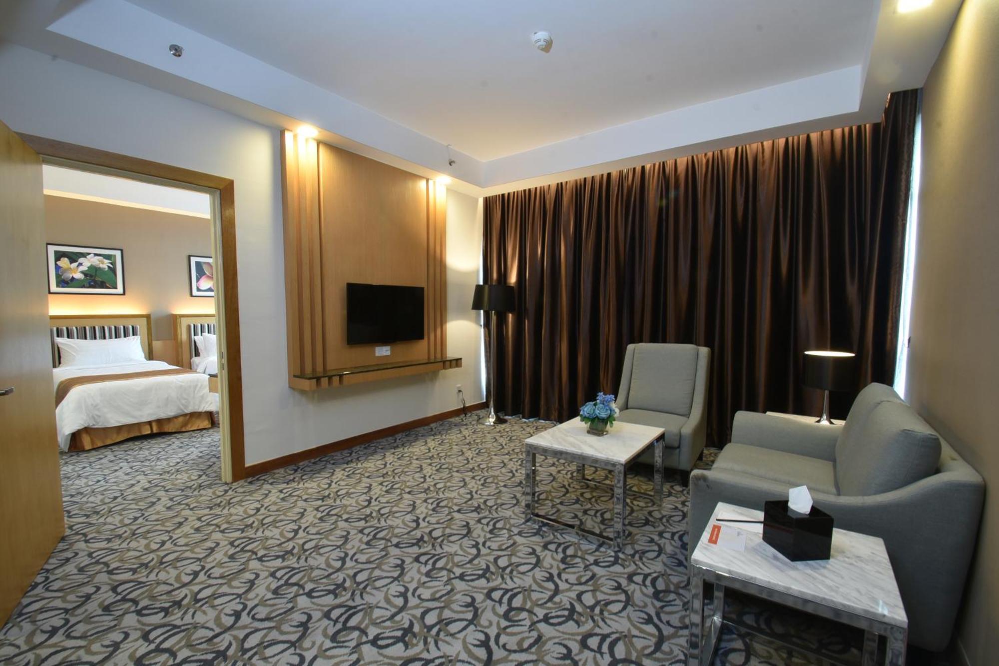 Tenera Hotel Bangi Extérieur photo Suite room