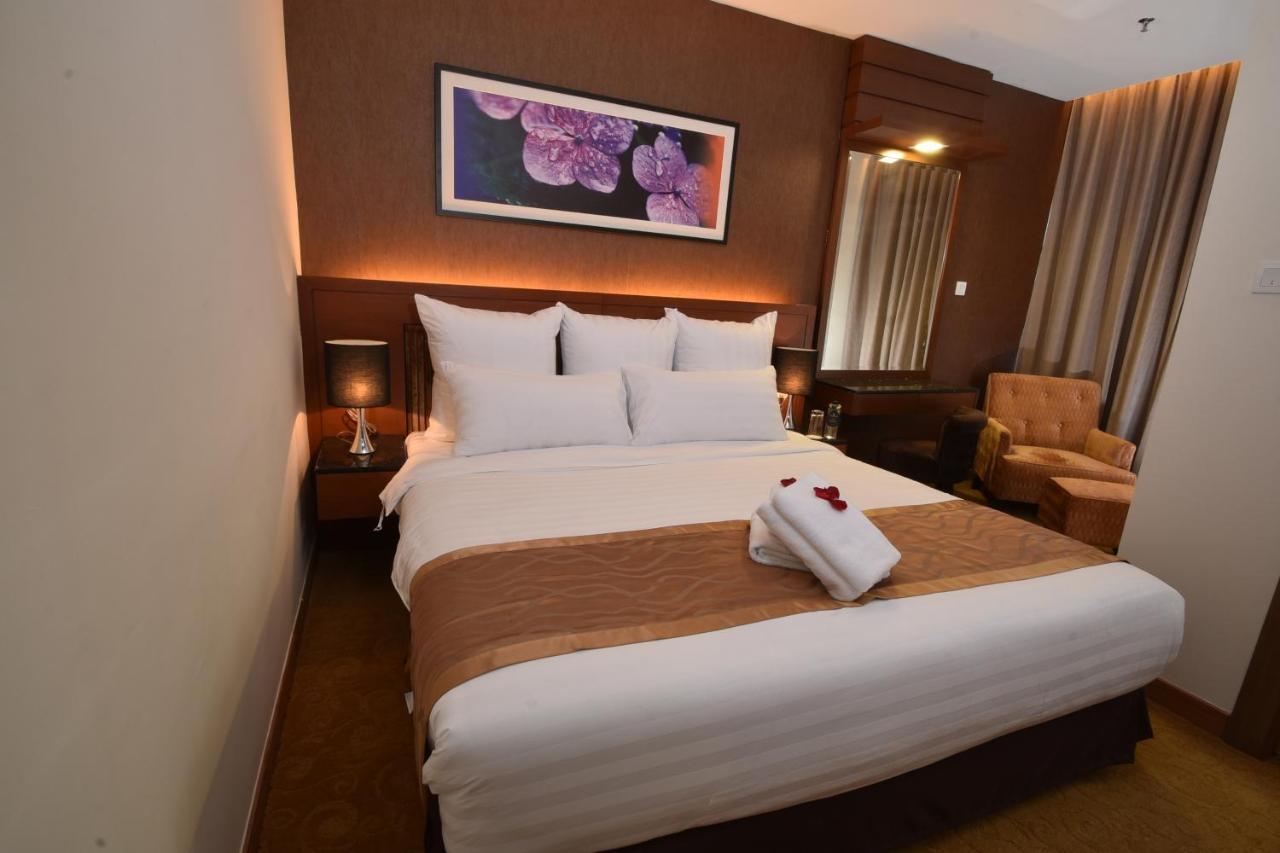 Tenera Hotel Bangi Extérieur photo