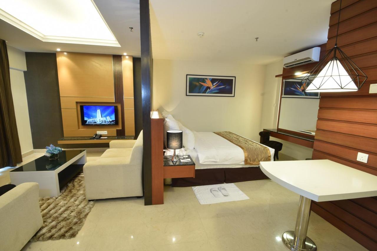 Tenera Hotel Bangi Extérieur photo A room at the hotel