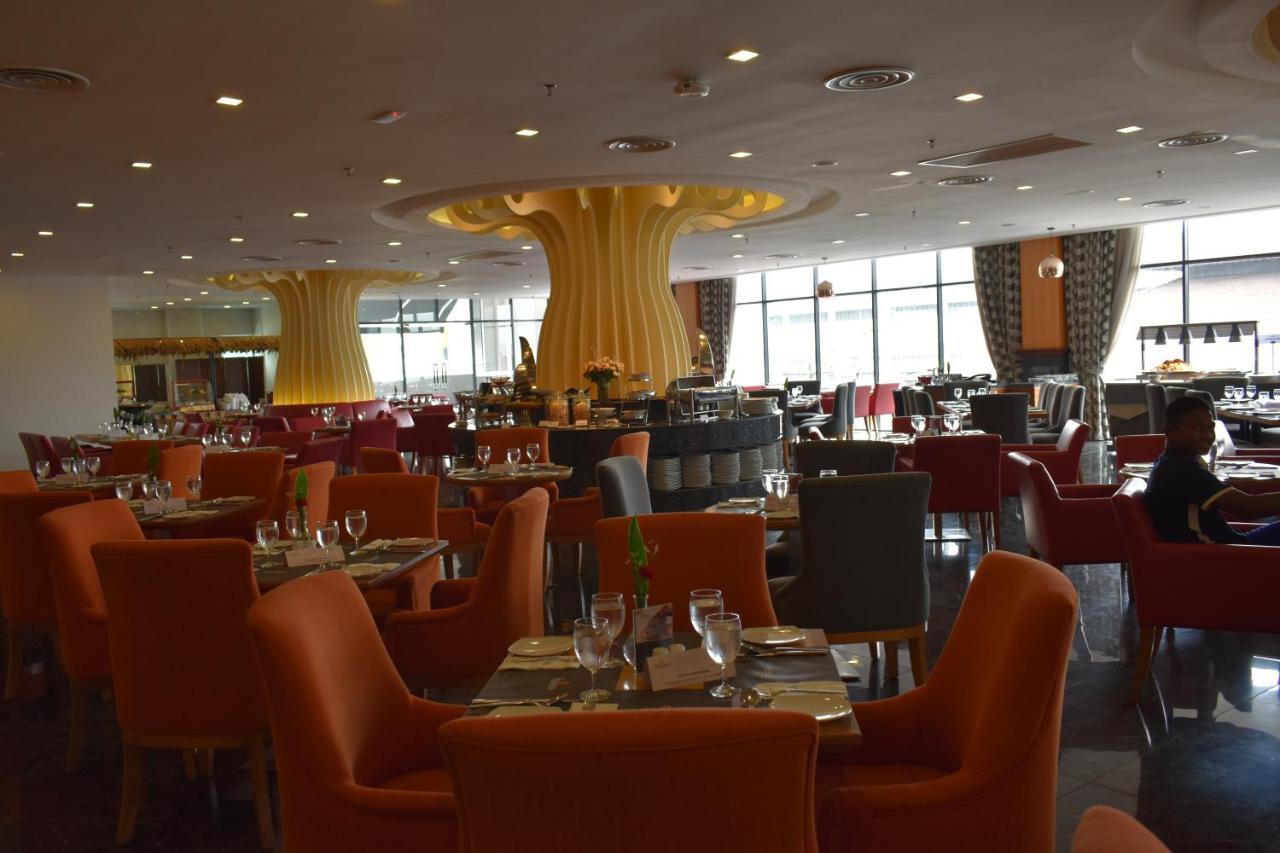 Tenera Hotel Bangi Extérieur photo The restaurant